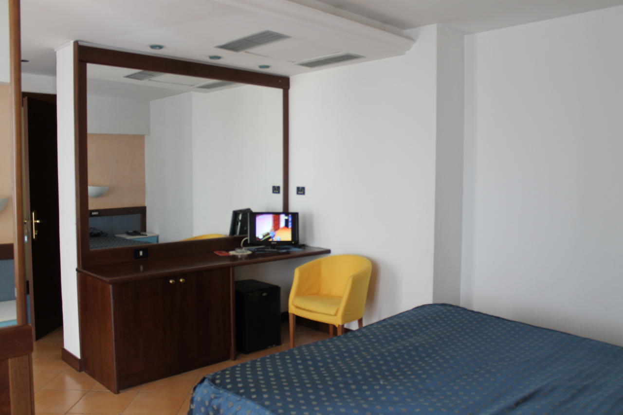 Hotel De La Ville & Centro Congressi Benewent Zewnętrze zdjęcie